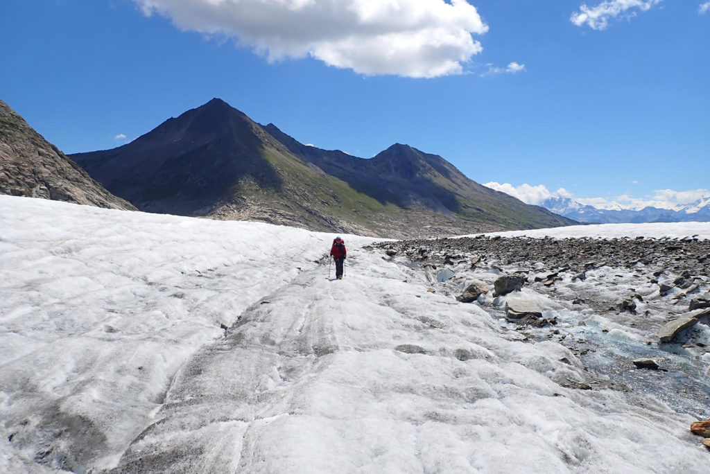 Parte del Glaciar Aletsch que dejamos a nuestra espalda. A la izquierda el valle de Märjelen bajo el pico Eggishorn